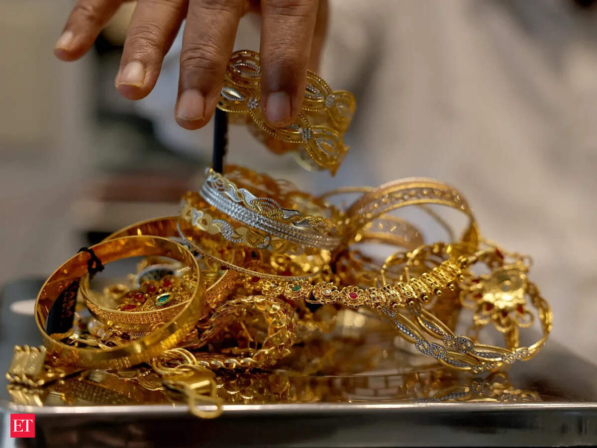 Govt withdraws key bank tax benefit on gold, silver and platinum imports Govt withdraws key bank tax benefit on gold, silver and platinum imports